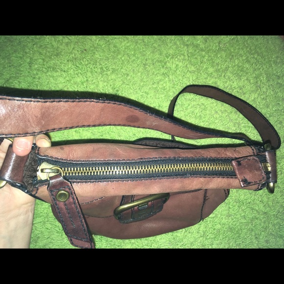 Clearance 🛍 Purple fossil crossbody. - Picture 3 of 7